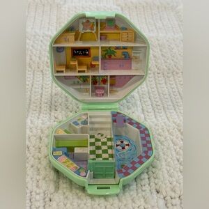Vintage 1990 Polly Pocket School House Playset
